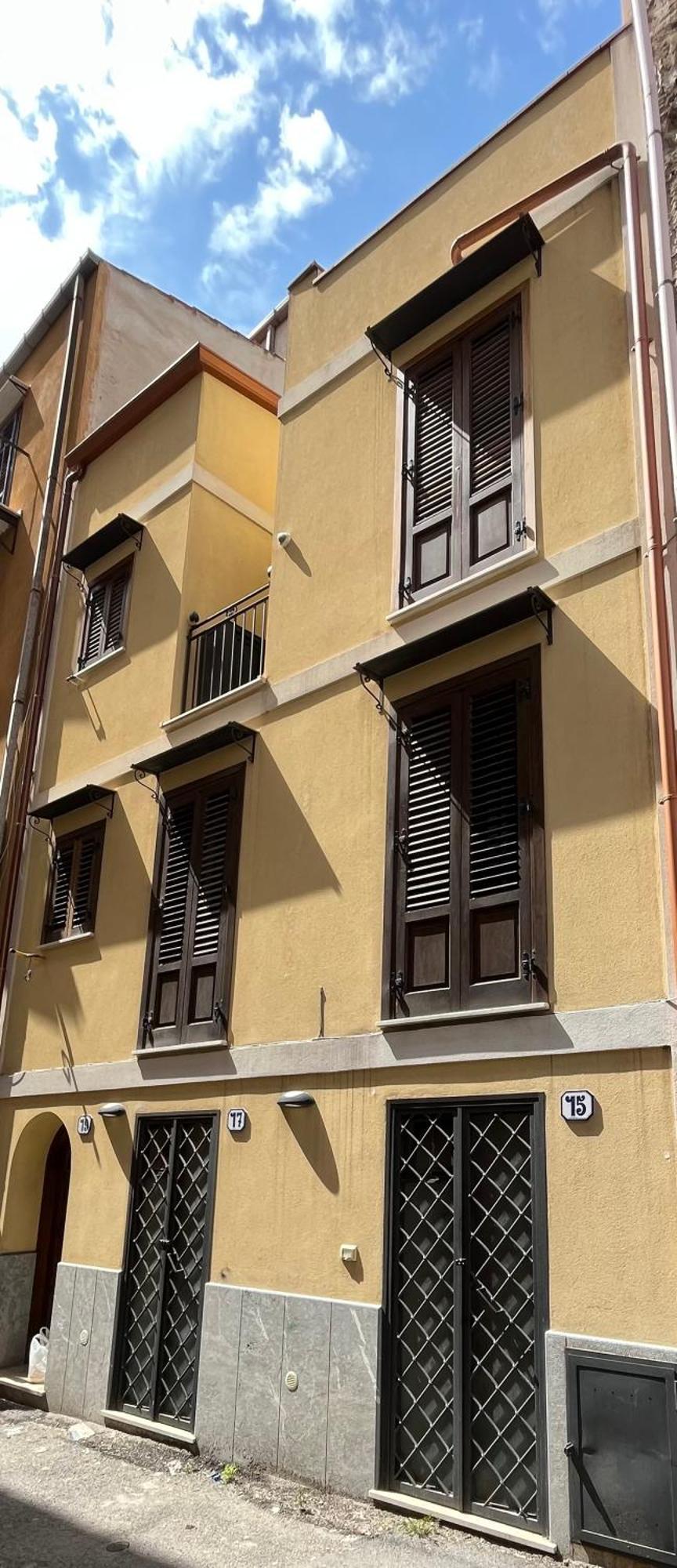 Maquedino Holiday Home & Terrace - Cozy Central Loft Palermo Luaran gambar